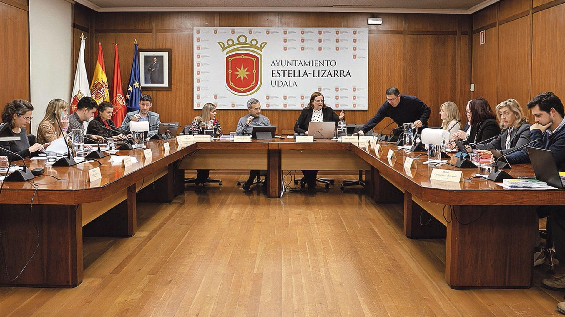 Inicio del pleno del Ayuntamiento de Estella celebrado este jueves por la tarde