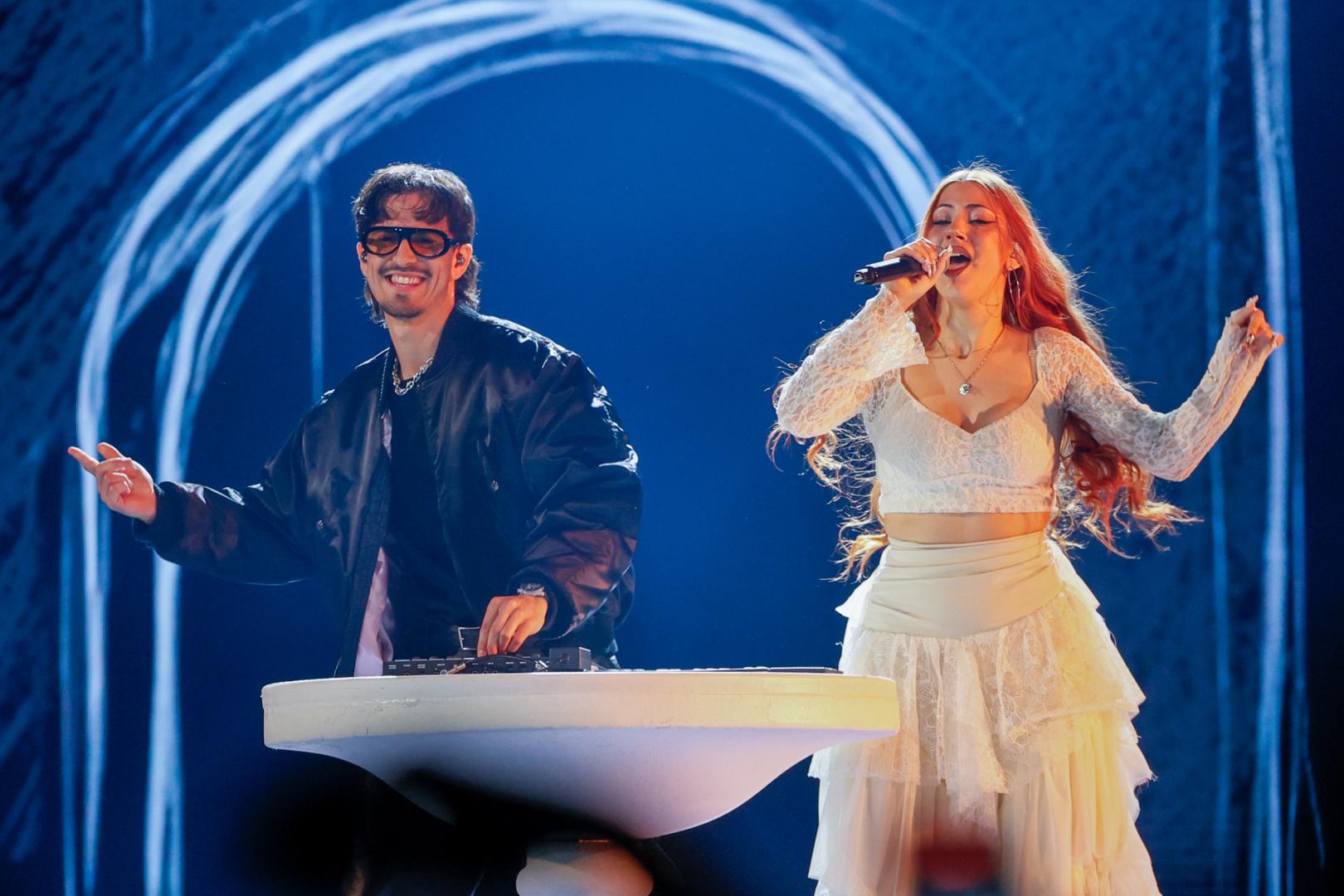 Tony Grox & Lucycalys, durante su actuación en la final del Benidorm Fest 2026