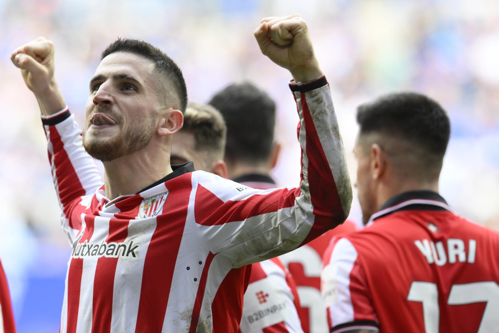 El centrocampista navarro del Athletic Oihan Sancet celebra el segundo gol de su equipo ante el Real Oviedo.