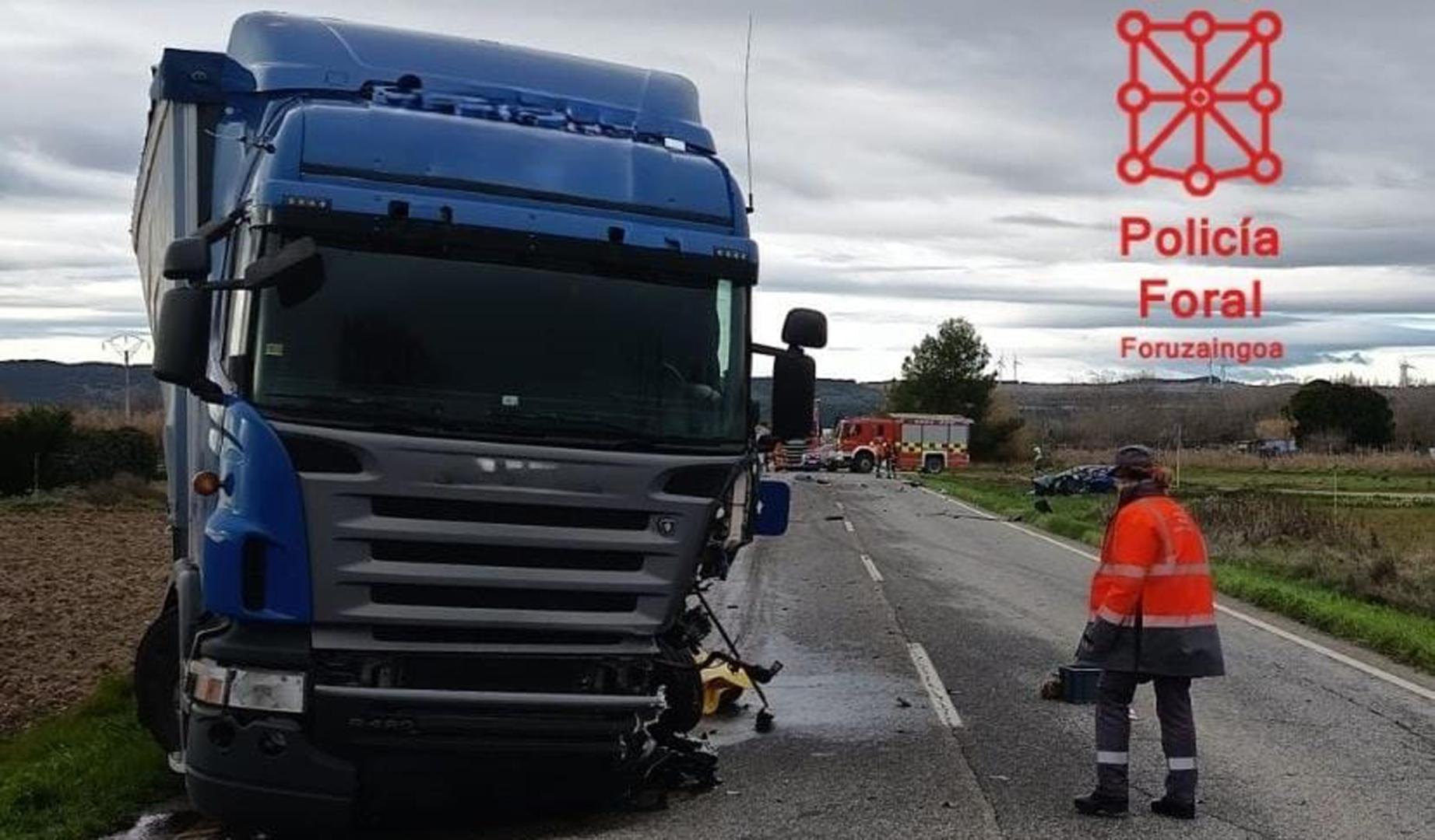 Lugar del accidente en la  NA-115, en Peralta, donde ha fallecido un hombre de 49 años tras una colisión
