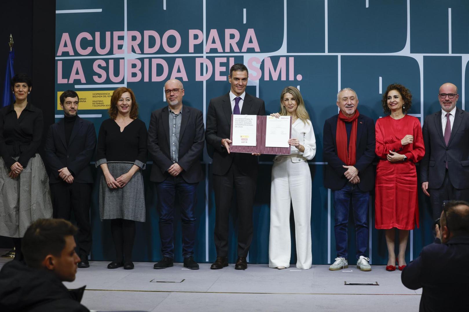 Acto de firma del acuerdo para subir el salario mínimo interprofesional (SMI) entre el Gobierno y los sindicatos CCOO y UGT