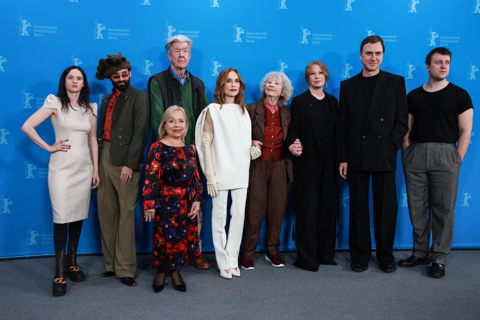 El equipo de  'The Blood Countess' posa en la presentación de la película en la Berlinale