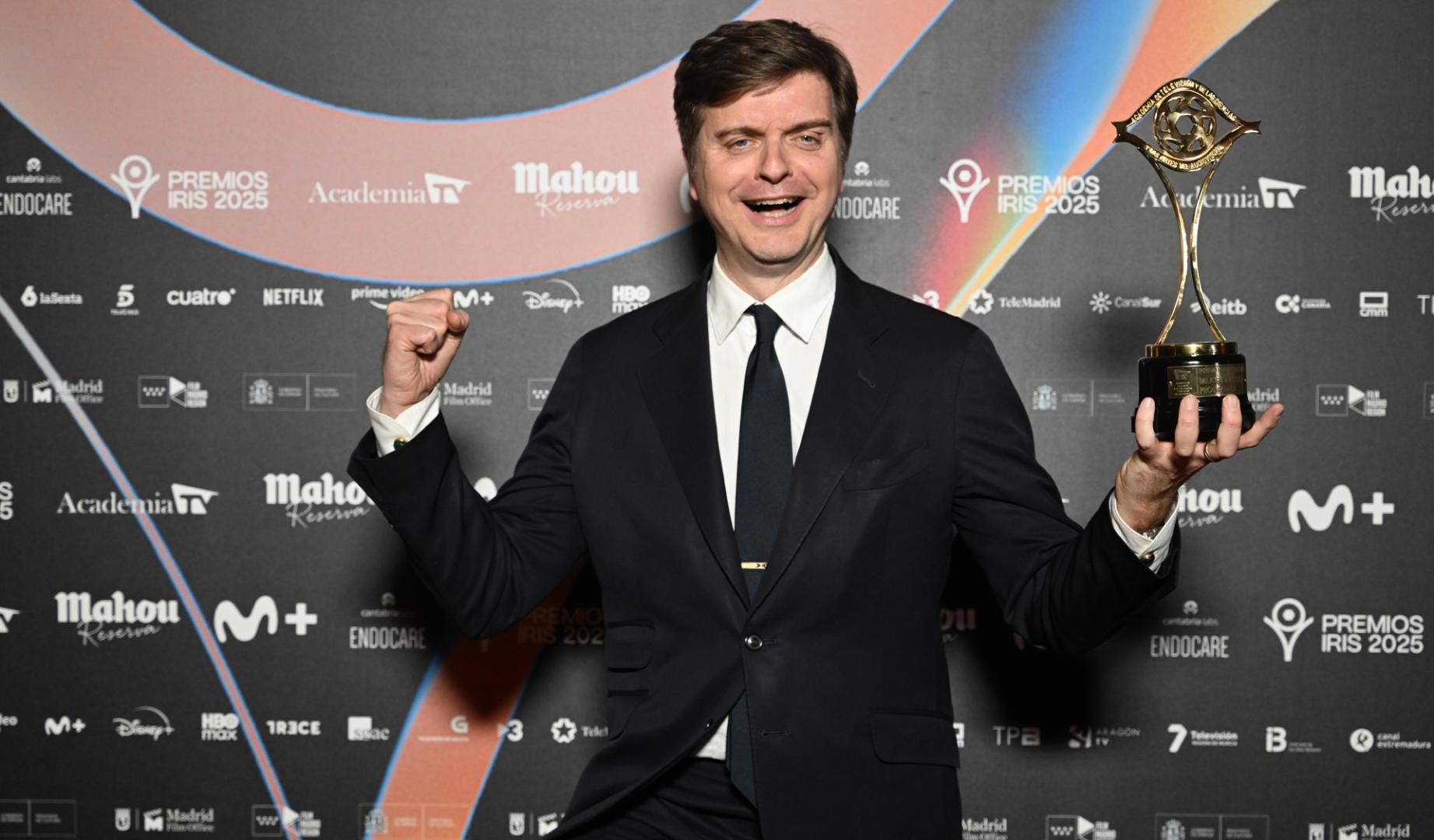Marc Giró recibe el premio a mejor presentador de programas de entretenimiento en los Premios Iris 2026