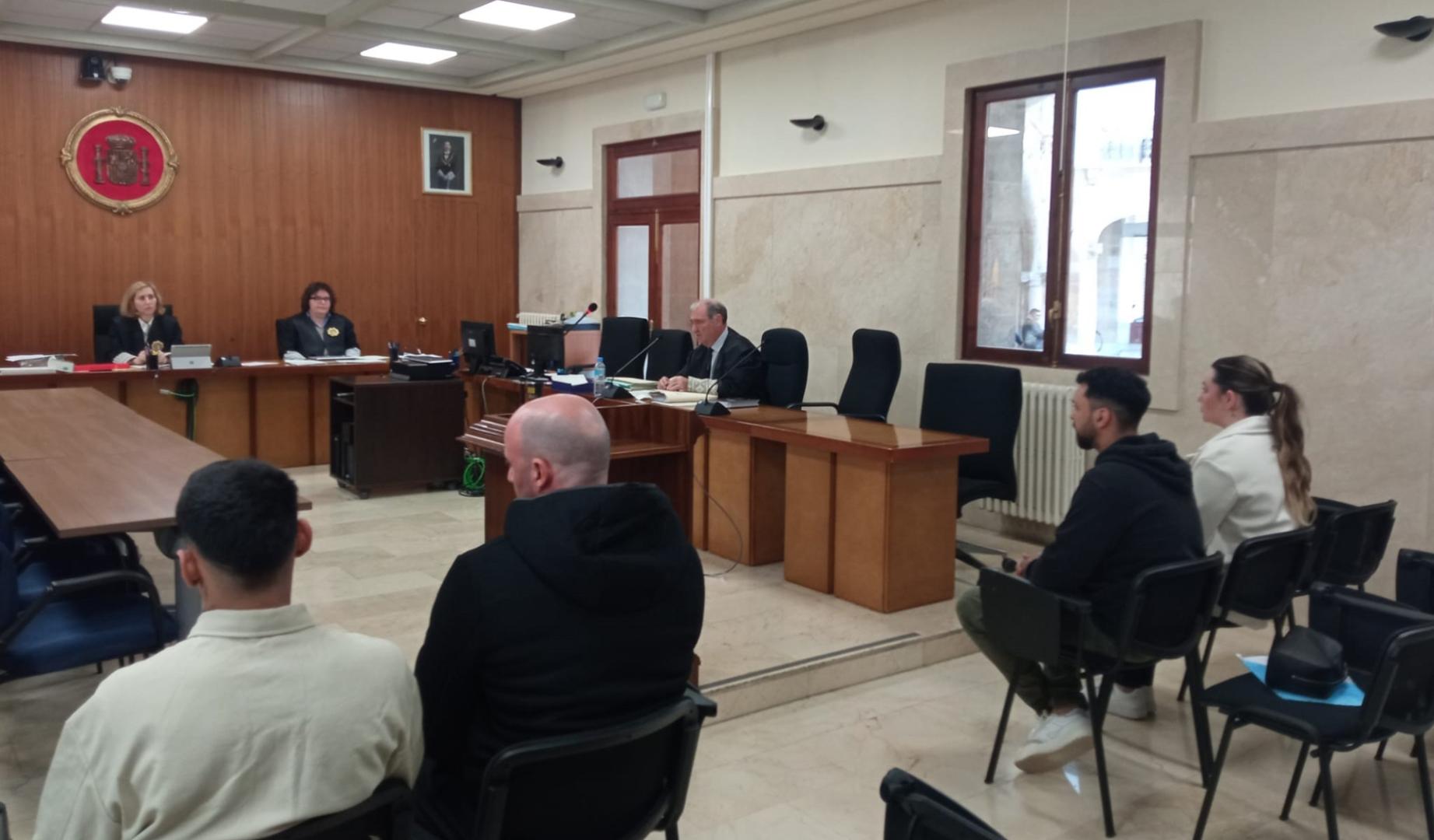 Cuatro personas reconocen haber extorsionado 2.000 euros a un niño de 14 años en Palma