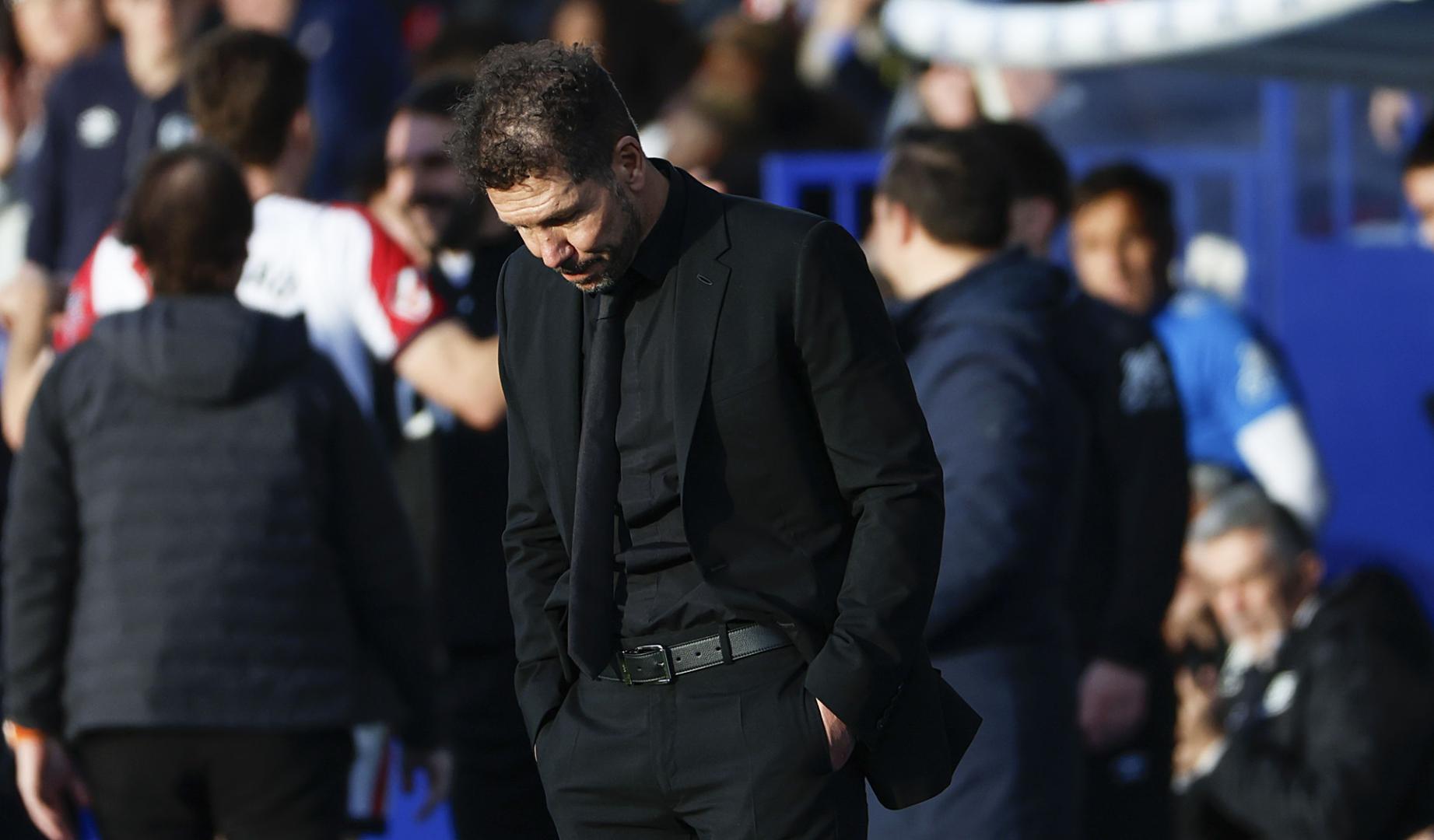 Un cabizbajo Simeone durante el choque contra el Rayo Vallecano en Leganés