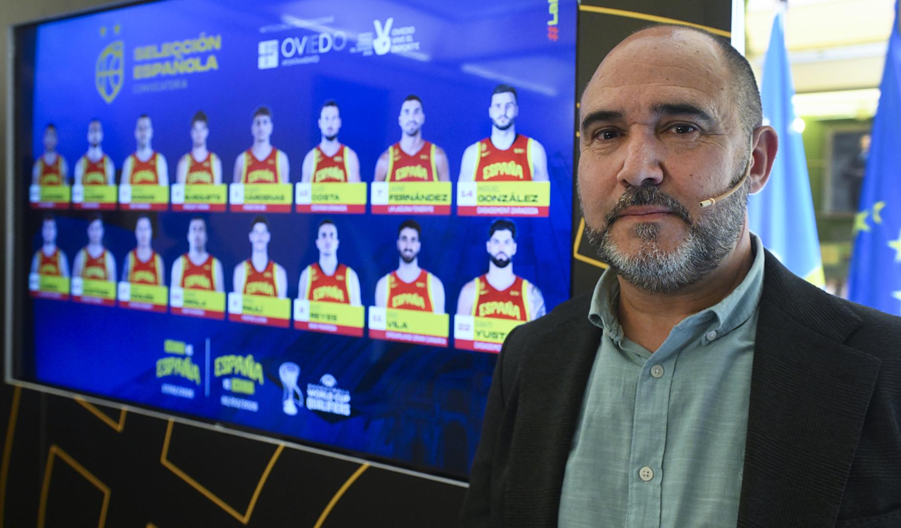 El técnico Chus Mateo ante la una nueva convocatoria de la selección española de baloncesto este martes 17 de febrero en Oviedo