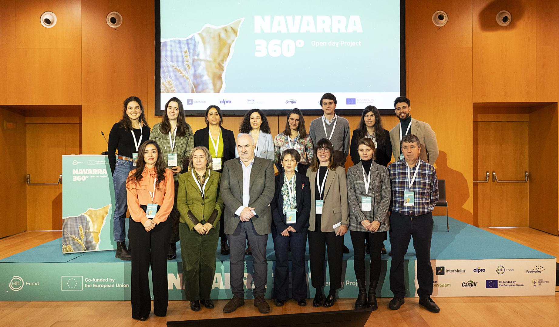 Miembros del EIT Food y del programa Navarra 360º  con el consejero Aierdi  en la jornada