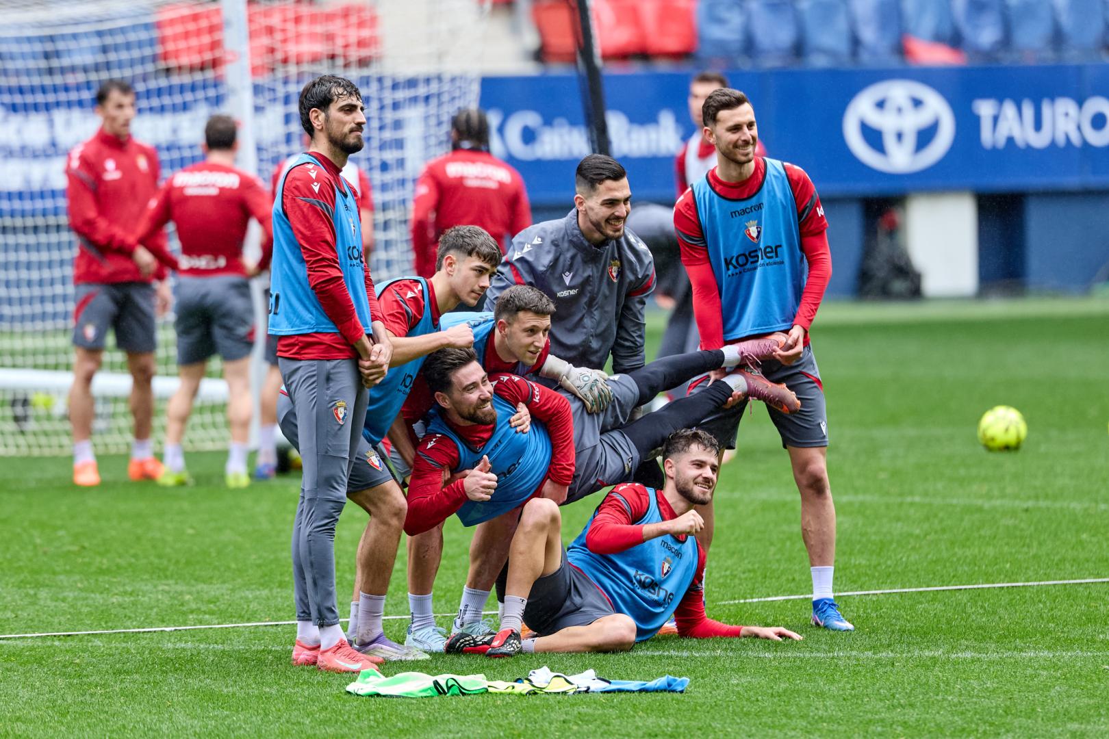 Catena, Bonel, Bretones, Stamatakis, Raúl García, Moi Gómez e Iker Muñoz, el martes en El Sadar