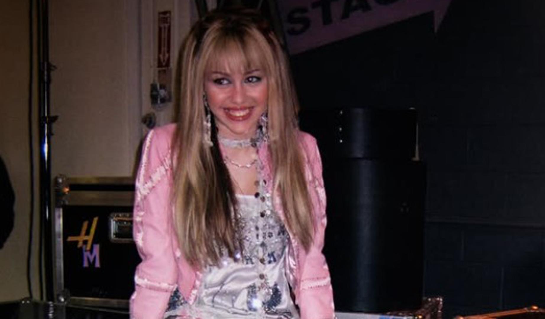 Miley Cyrus interpretando a Hannah Montana