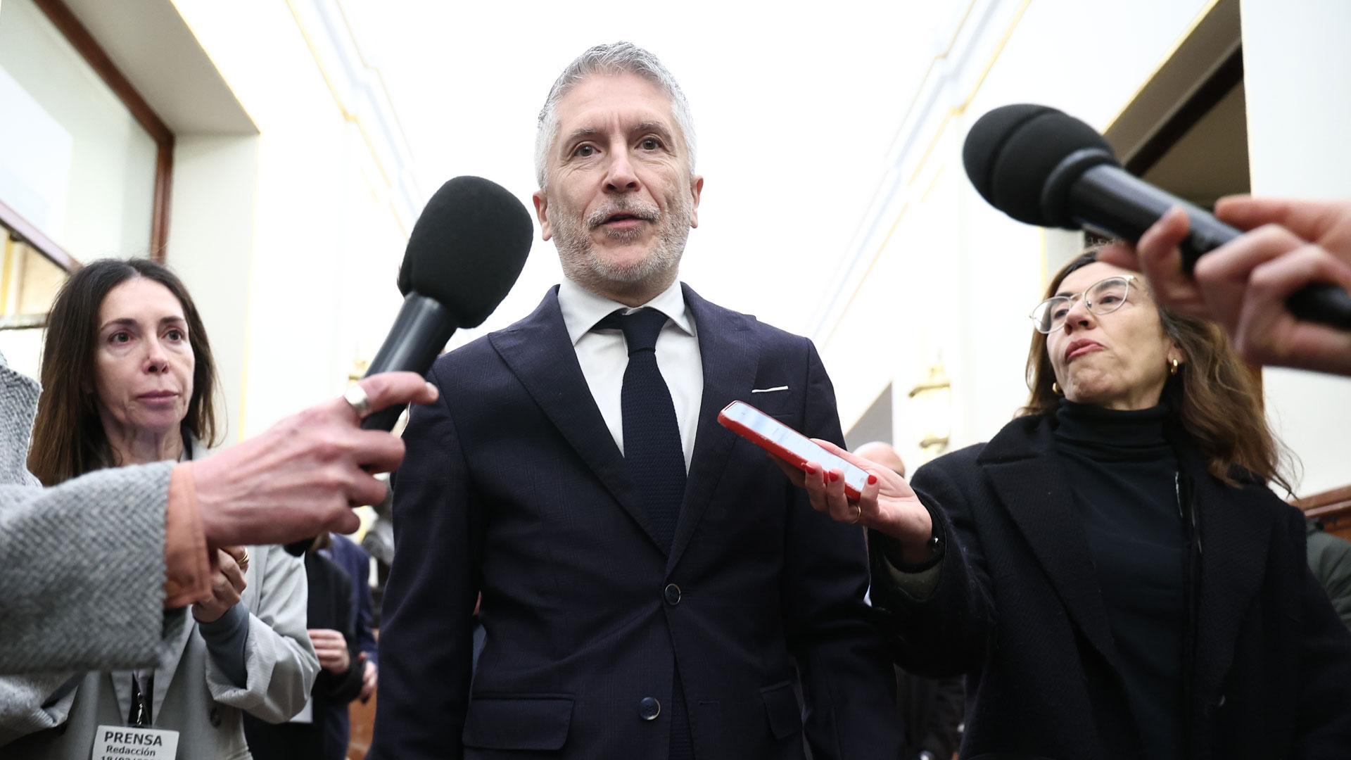 El ministro del Interior, Fernando Grande-Marlaska, atiende a los medios a su llegada al Congreso de los Diputados
