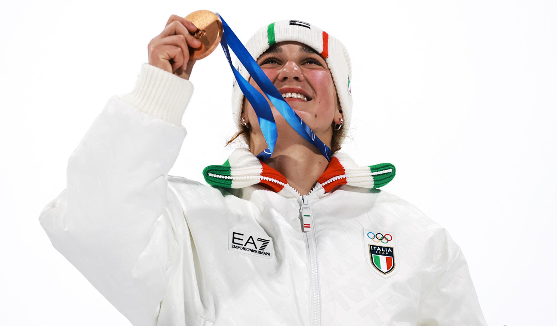 La italiana Flora Tabanelli dedica su medalla de bronce tras conseguirla en Milán-Cortina