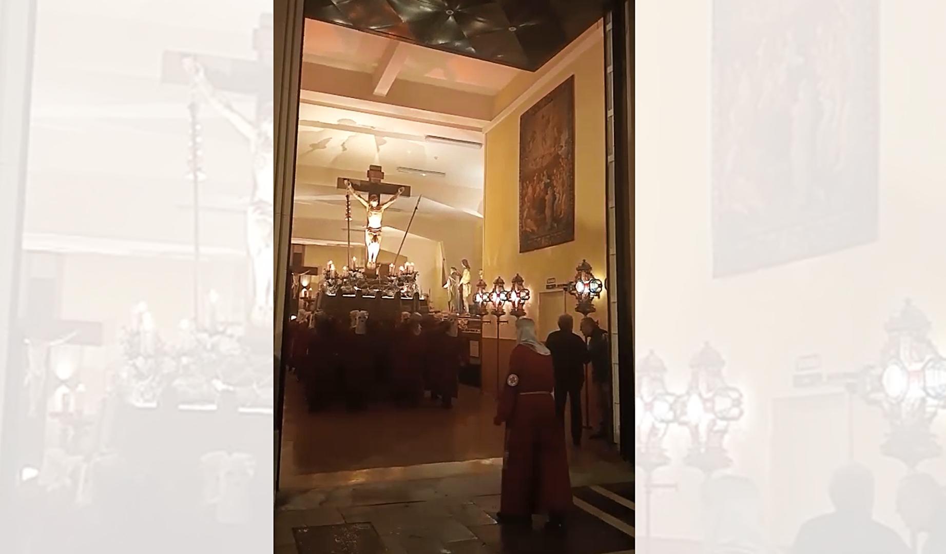 Este miércoles 18 de febrero miembros de la Hermandad de la Pasión del Señor llevaron el paso a la Catedral