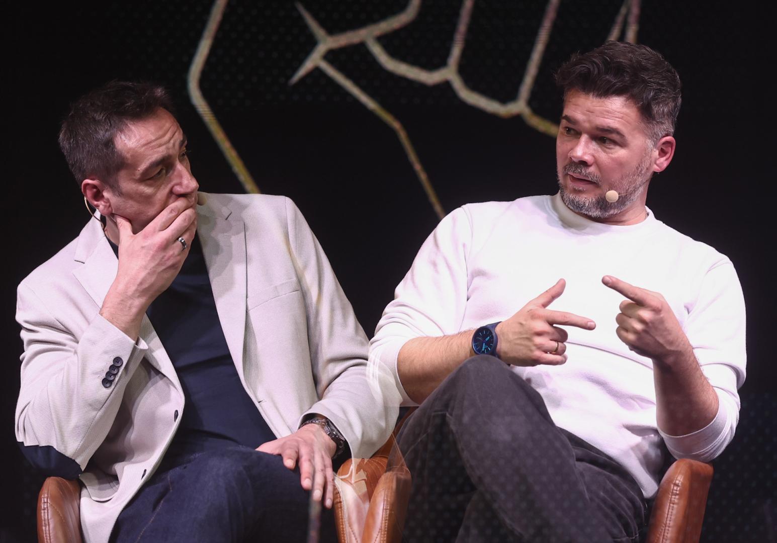 El diputado de Más Madrid en la Asamblea, Emilio Delgado, y el portavoz de ERC en el Congreso, Gabriel Rufián, durante el acto celebrado este miércoles en Madrid