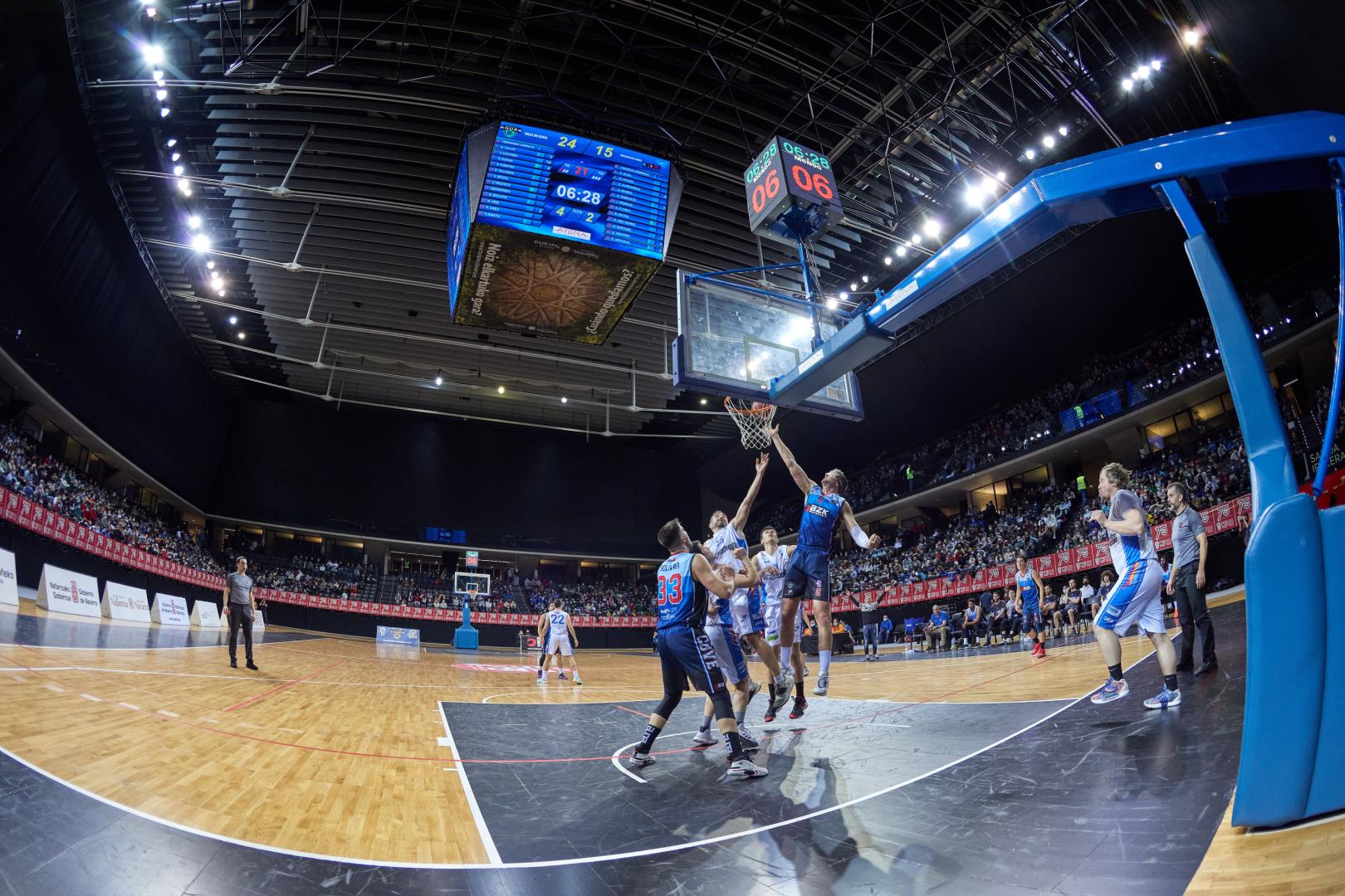 El partido entre el Valle de Egüés y el Megacalzado Ardoi en el Navarra Arena en 2022