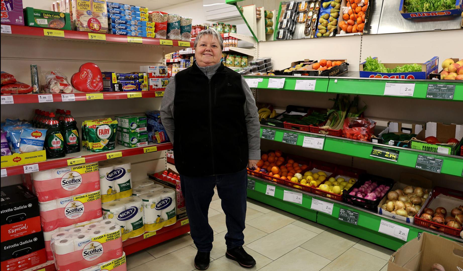 Margarita Sánchez Ongay, en la tienda de Alimentación Beire.