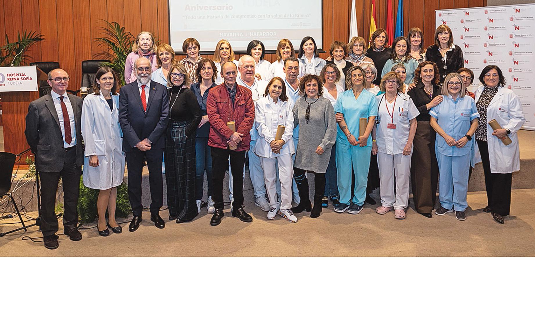 Trabajadores homenajeados que llevan 40 años trabajando en el Hospital de Tudela