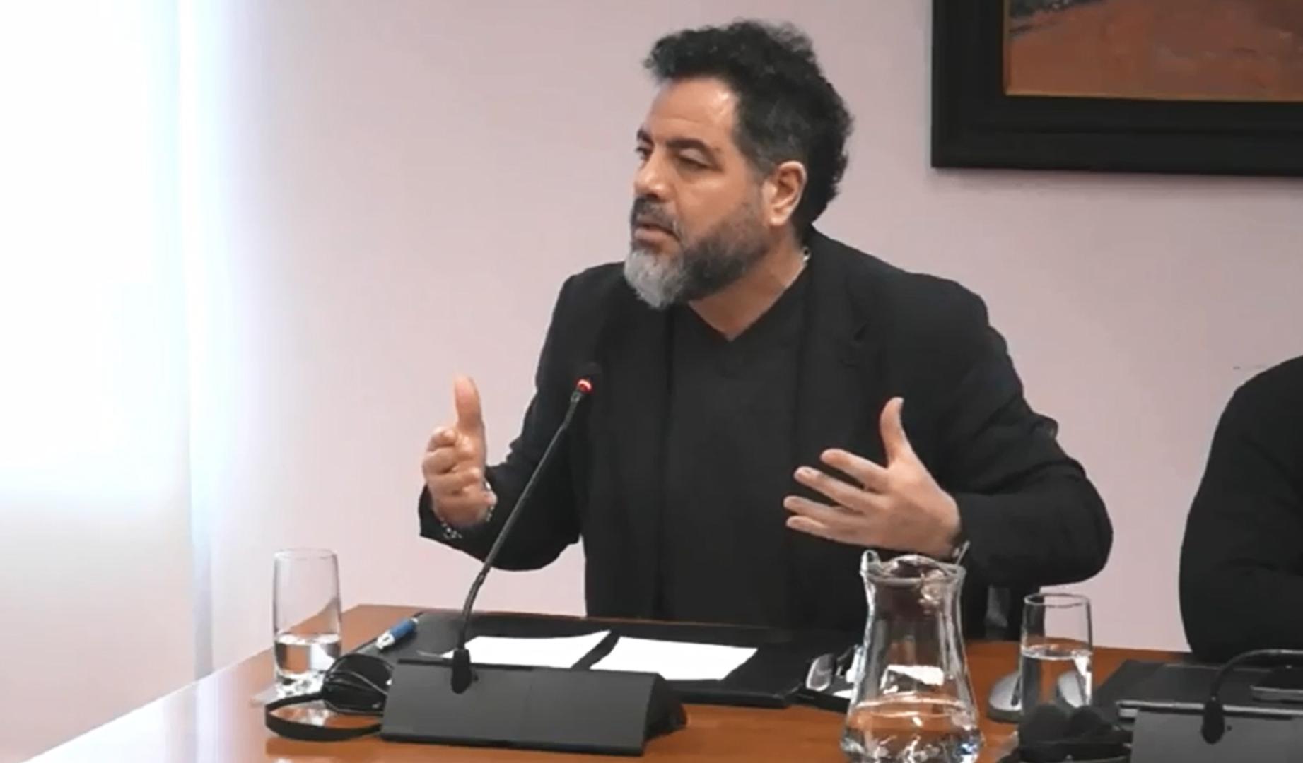 El socialista ha insinuado que Esparza estaba defendiendo a los guardias civiles para “agradecer algún servicio prestado”