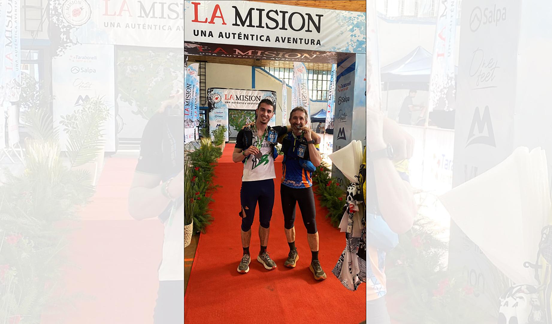Jorge Urquizu Barasoain (dcha.) y su hijo Aimar Urquizu Diego tras finalizar la prueba