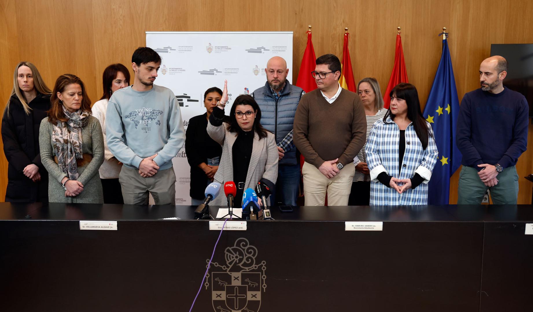 El Ayuntamiento del Valle de Egüés, "ante el homicidio y la grave agresión ocurrida ayer 20 de febrero en Sarriguren, donde dos mujeres fueron víctimas, una de ellas asesinada presuntamente por su marido, en un caso de violencia machista y la otra herida de gravedad", ha expresado su "máxima repulsa"