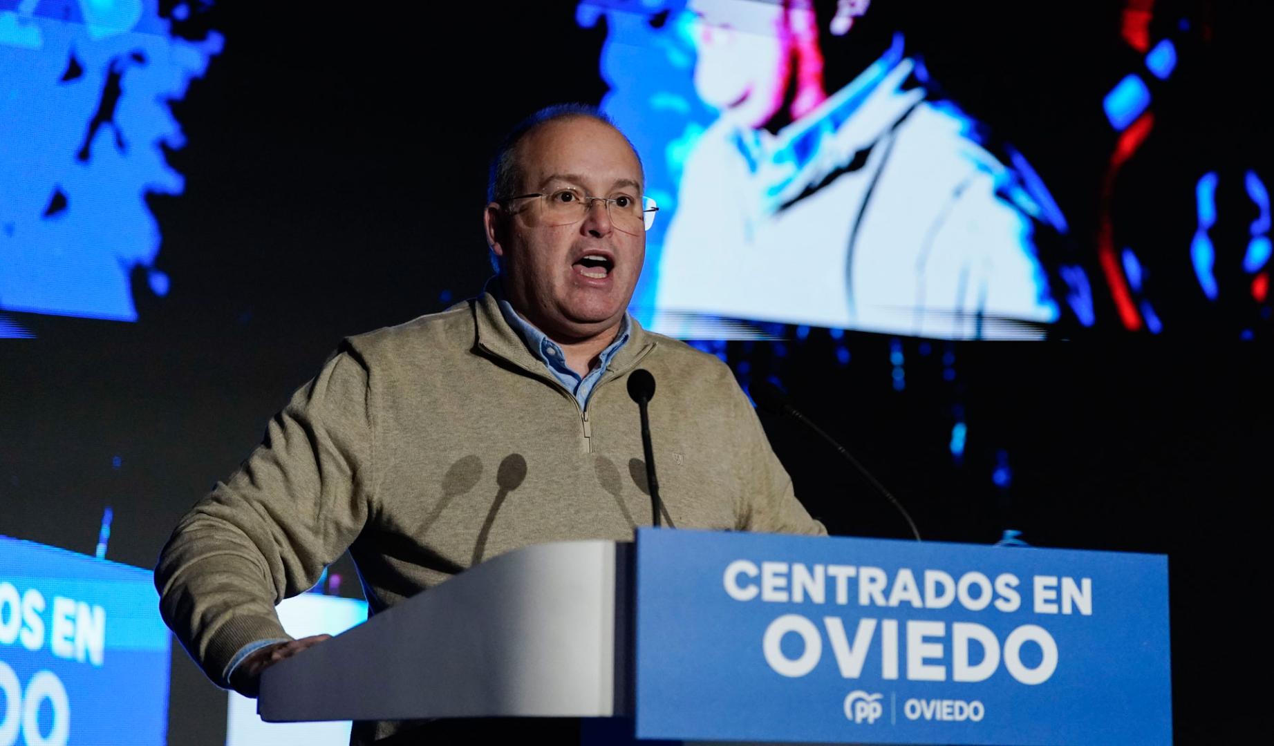 El secretario general del PP, Miguel Tellado, durante su intervención en elcongreso local del PP de Oviedo, este sábado