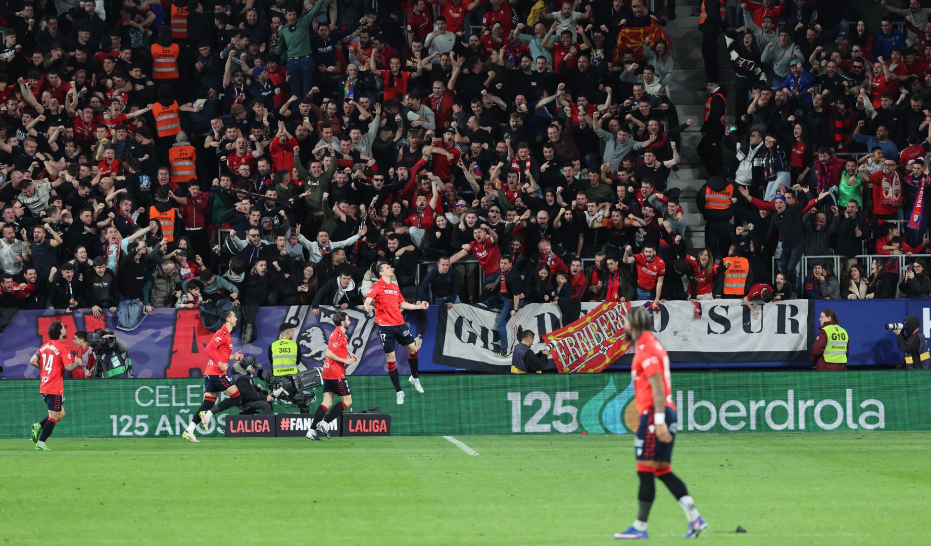Ante Budimir celebra su gol de penalti contra el Real Madrid