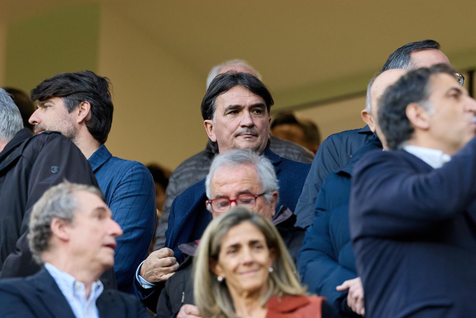 Zlatko Dalic, seleccionador de la Croacia de Budimir, en el palco de El Sadar