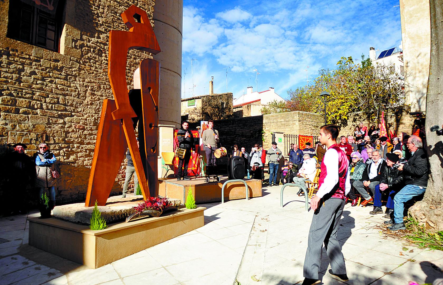 La inauguración de un monumento a Pedro de Navarra en Tafalla.