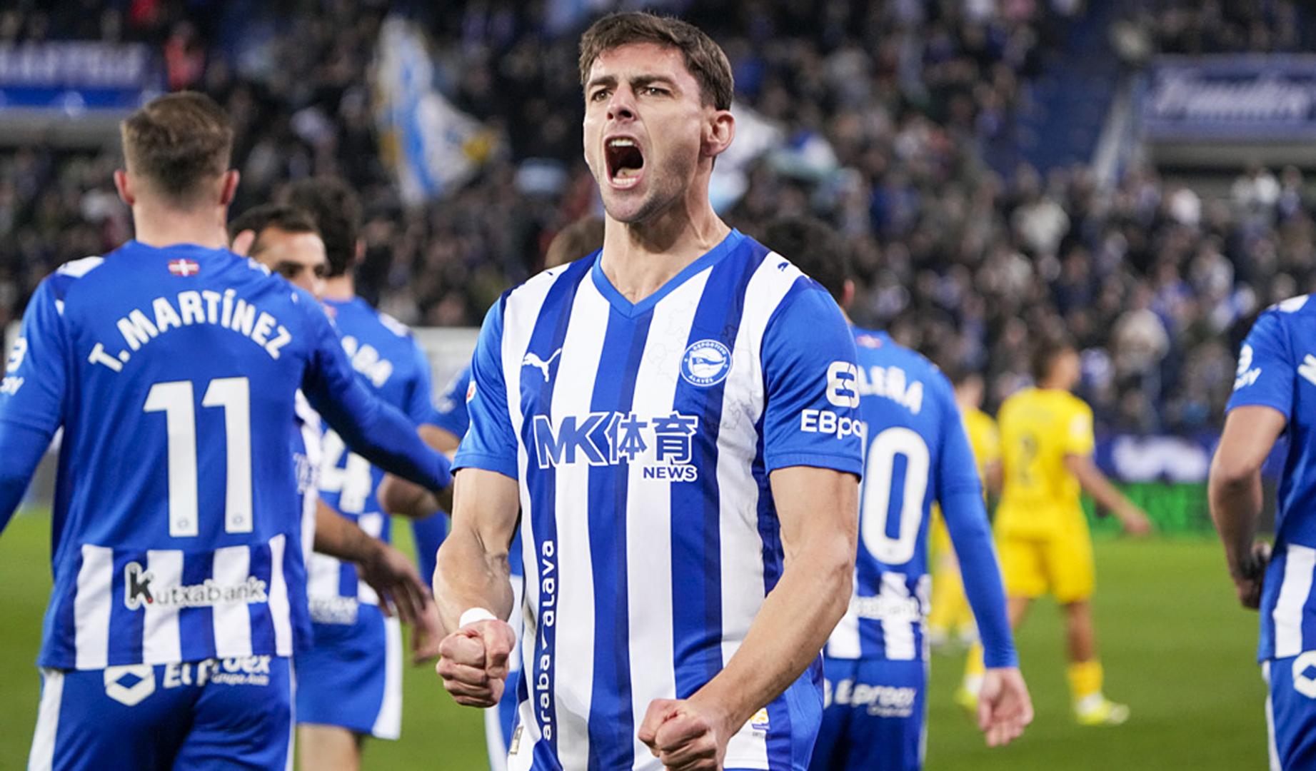 El delantero argentino del Alavés Lucas Boyé celebra su primer tanto contra el Girona