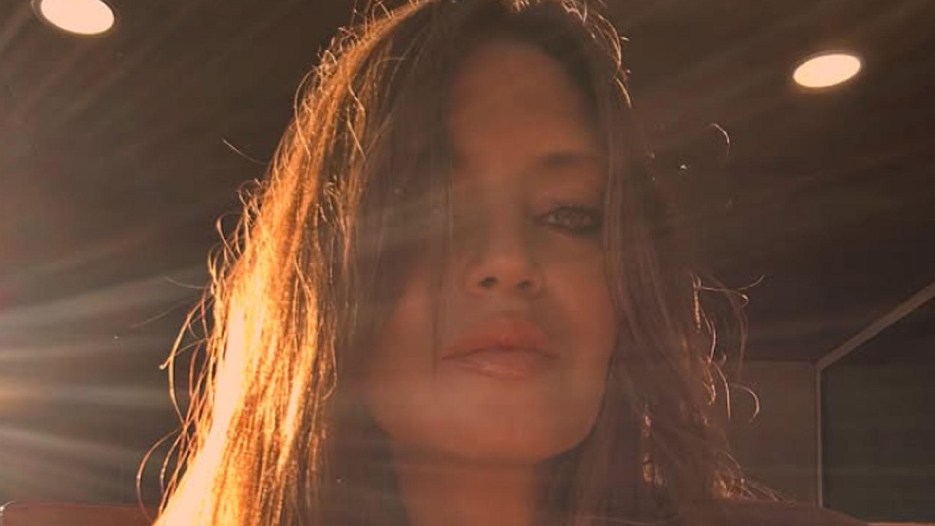 Sara Carbonero, en una de las fotos que ha compartido en Instagram, disfrutando de los rayos de sol