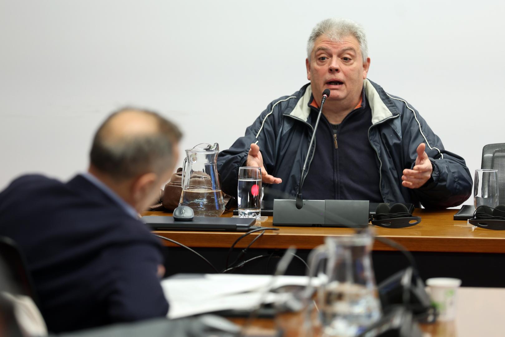 El hostelero Francisco Javier Lorente, en su comparecencia en la comisión de investigación del Parlamento de Navarra