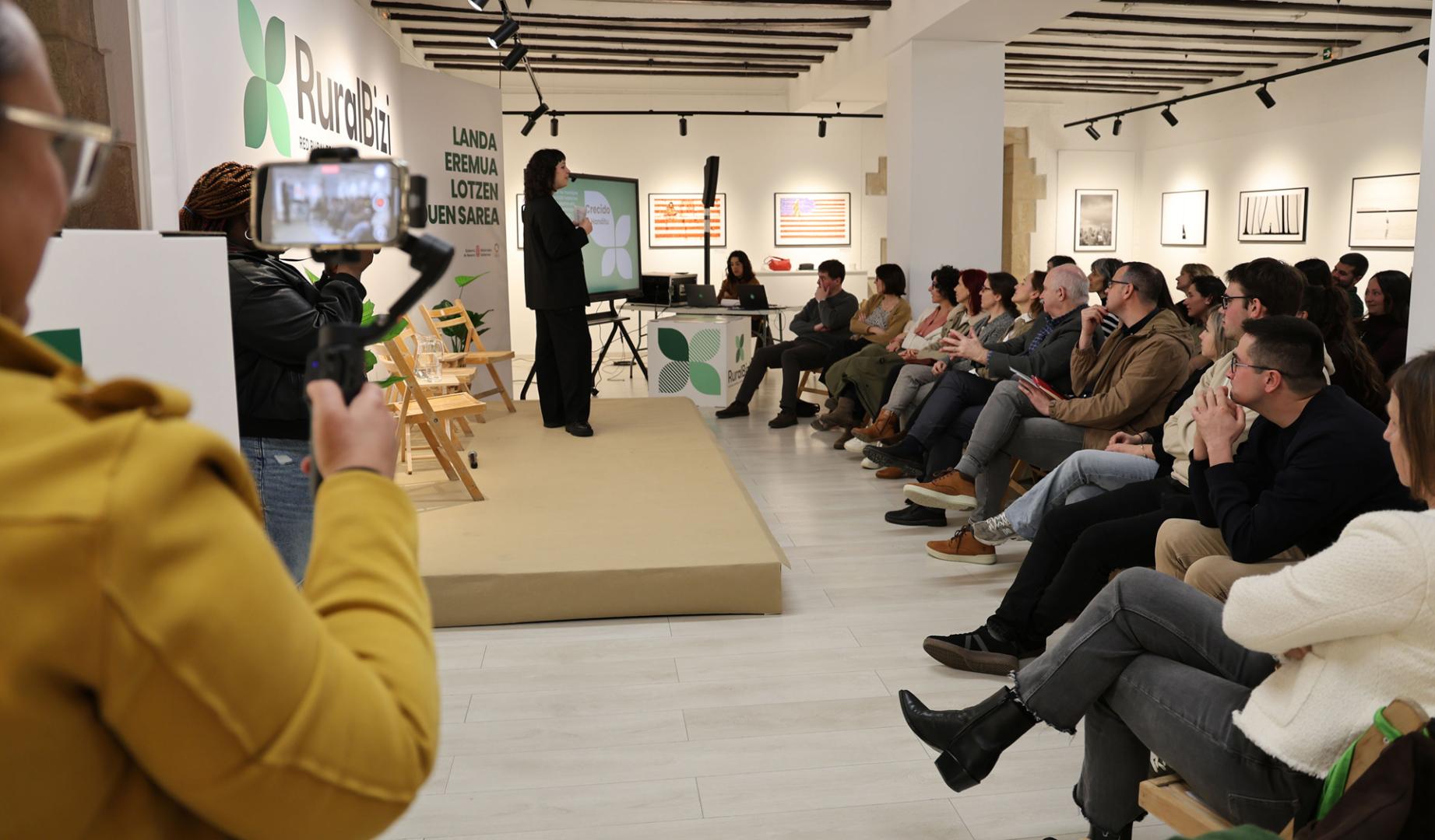 El departamento de Desarrollo Rural del Gobierno de Navarra presentó este martes RuralBizi durante el transcurso de un acto celebrado en Barásoain