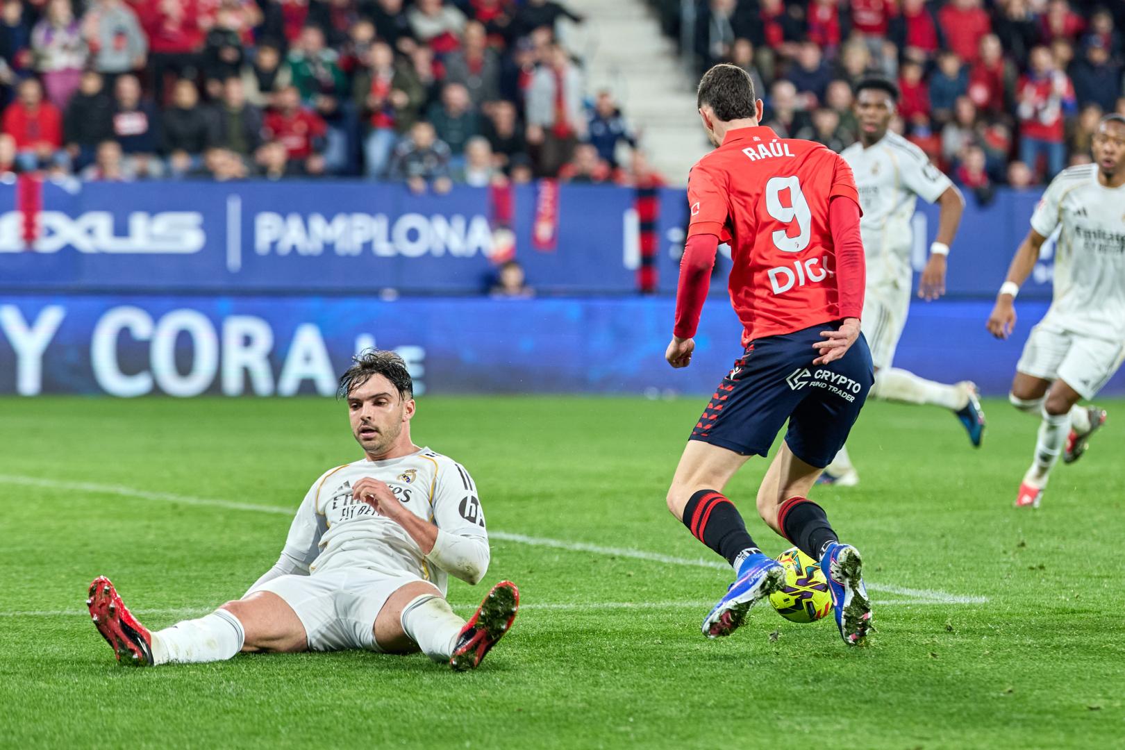 Raúl García de Haro, tras recortar a Asencio antes de marcar el 2-1. Había recibido en posición legal la asistencia de Raúl Moro