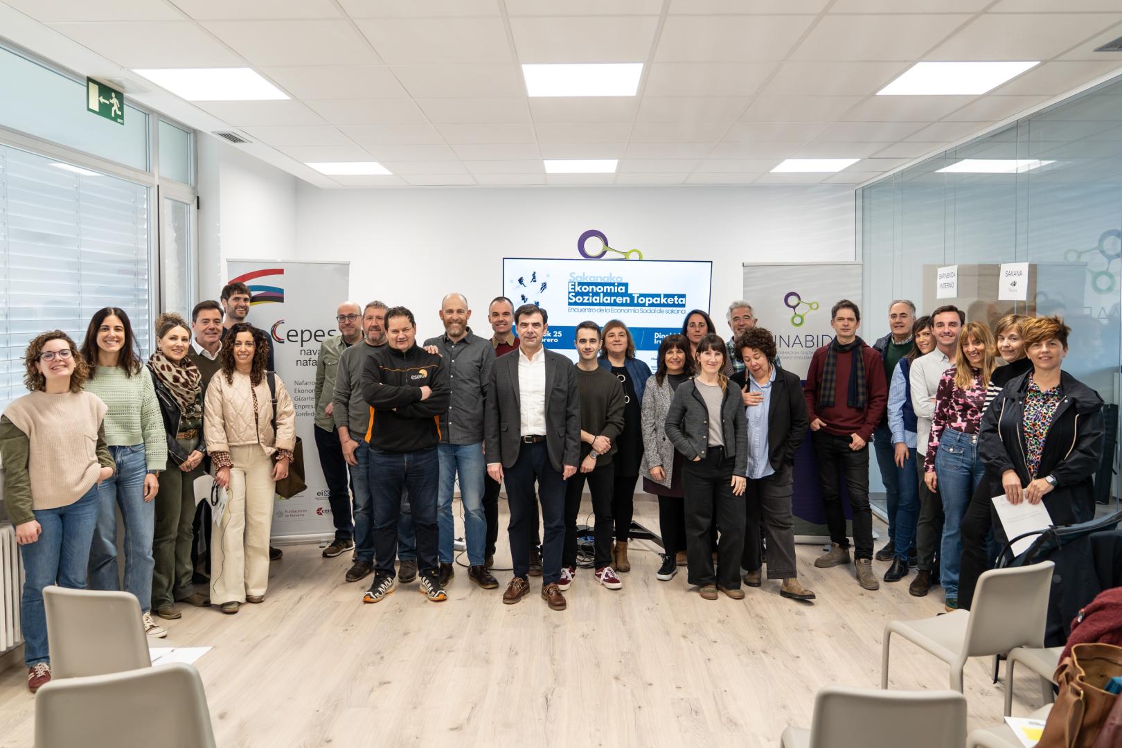 Asistentes al encuentro de la Mesa de Economía Social de Sakana, celebrado este miércoles en Irurtrzun.