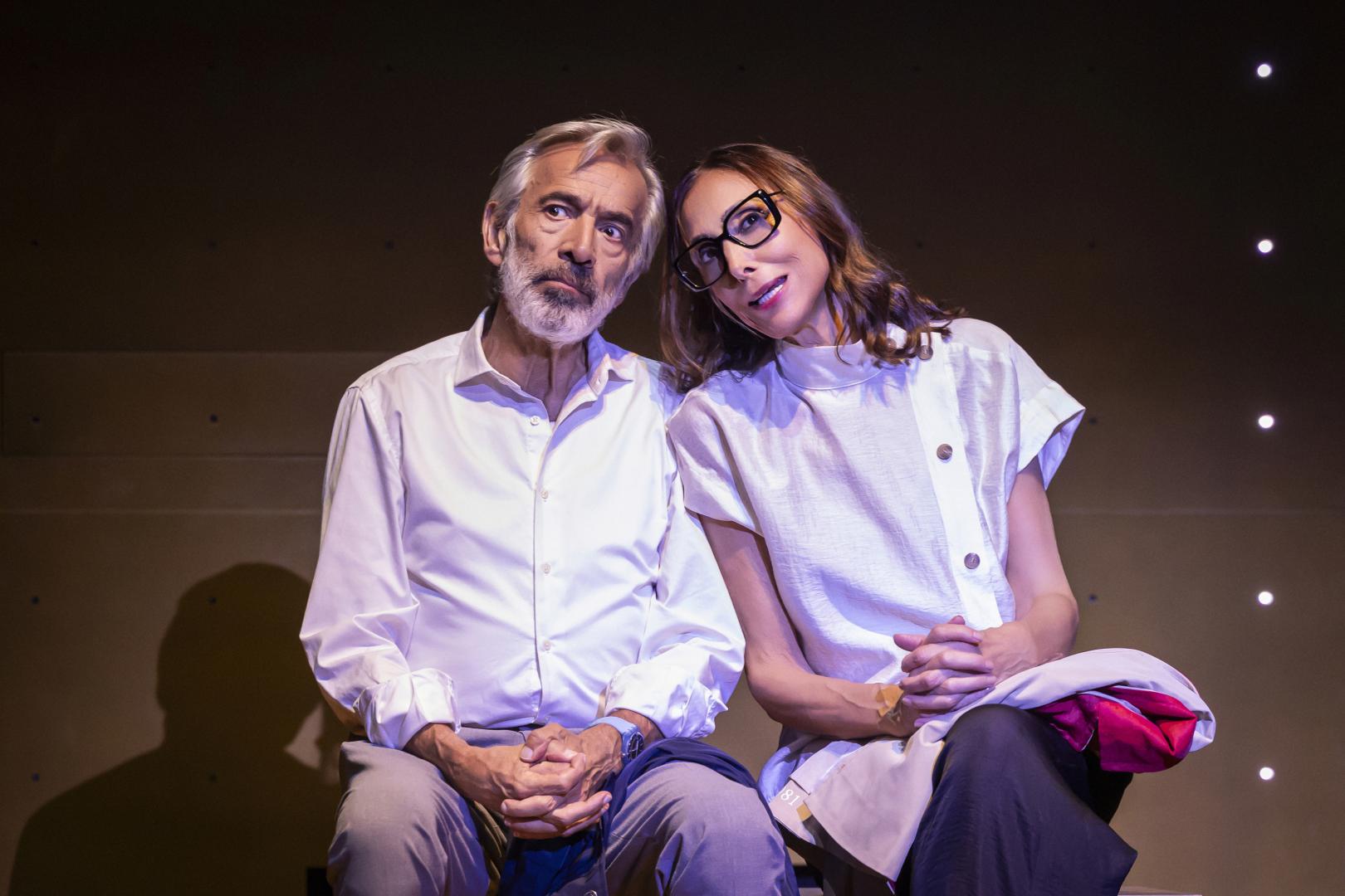 Imanol Arias y María Barranco, en una escena de Mejor no decirlo, con texto de Salomé Lelouch y dirección de Claudio Tolcachir.