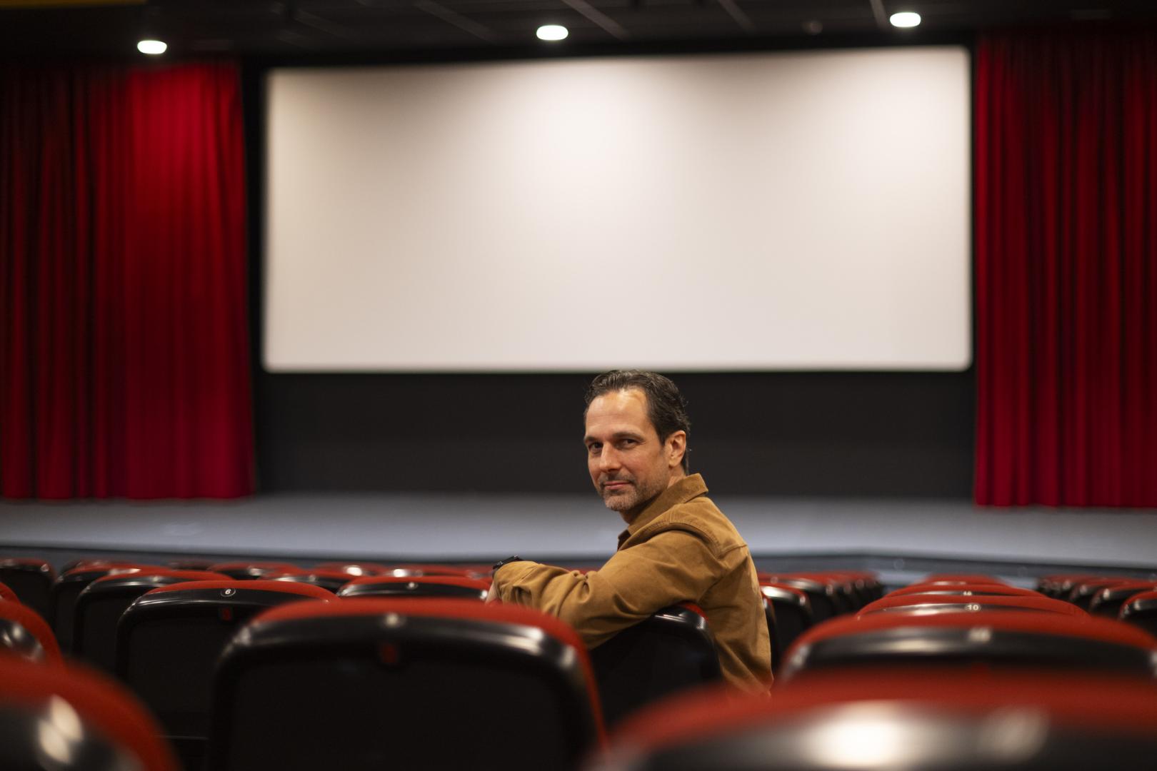 Luis Galán, director del documentl 'Wuhan zona cero' en la Filmoteca de Navarra.