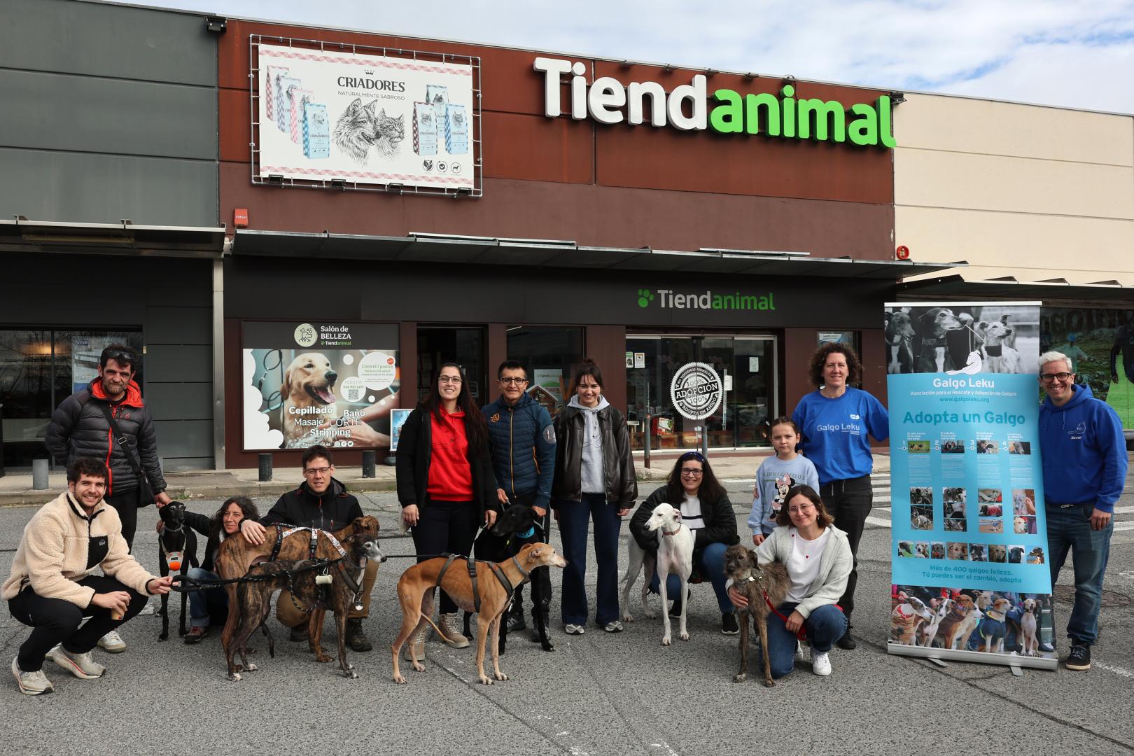 La asociación buscó impulsar la adopción de los galgos, que ya cuenta con 28 solicitudes