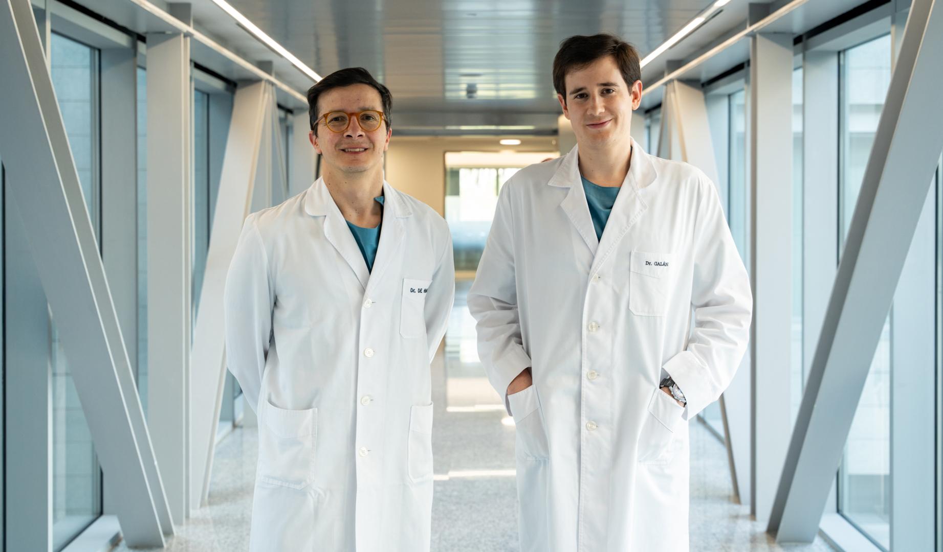 Los doctores Jorge de Abajo y Carlos Galán, especialistas de Otorrinolaringología de la Clínica Universidad de Navarra, que organizan un curso sobre cirugía tioridea.