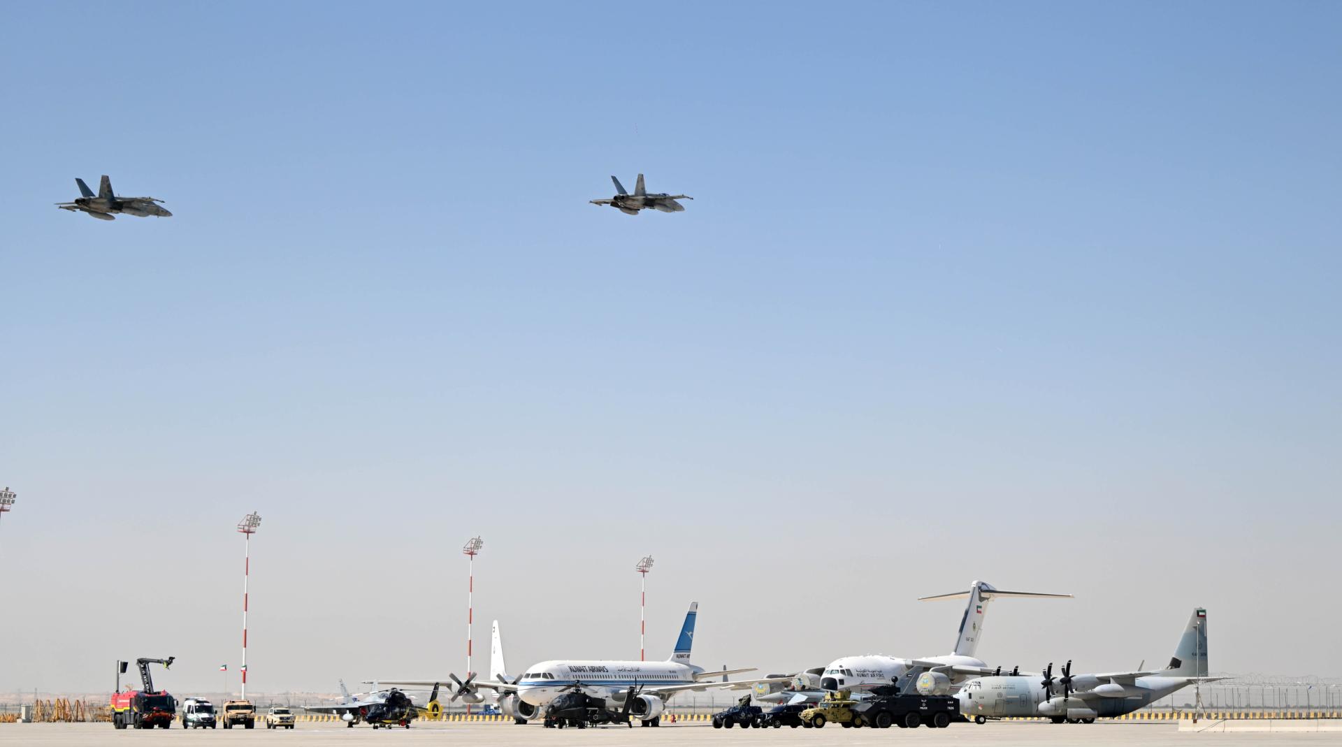 Aviones de combate de la Fuerza Aérea de Kuwait participan en el ejercicio "Jabriya 1" en la Base Aérea Abdullah Al-Mubarak, en la Gobernación de Farwaniya, Kuwait, el 17 de abril de 2025