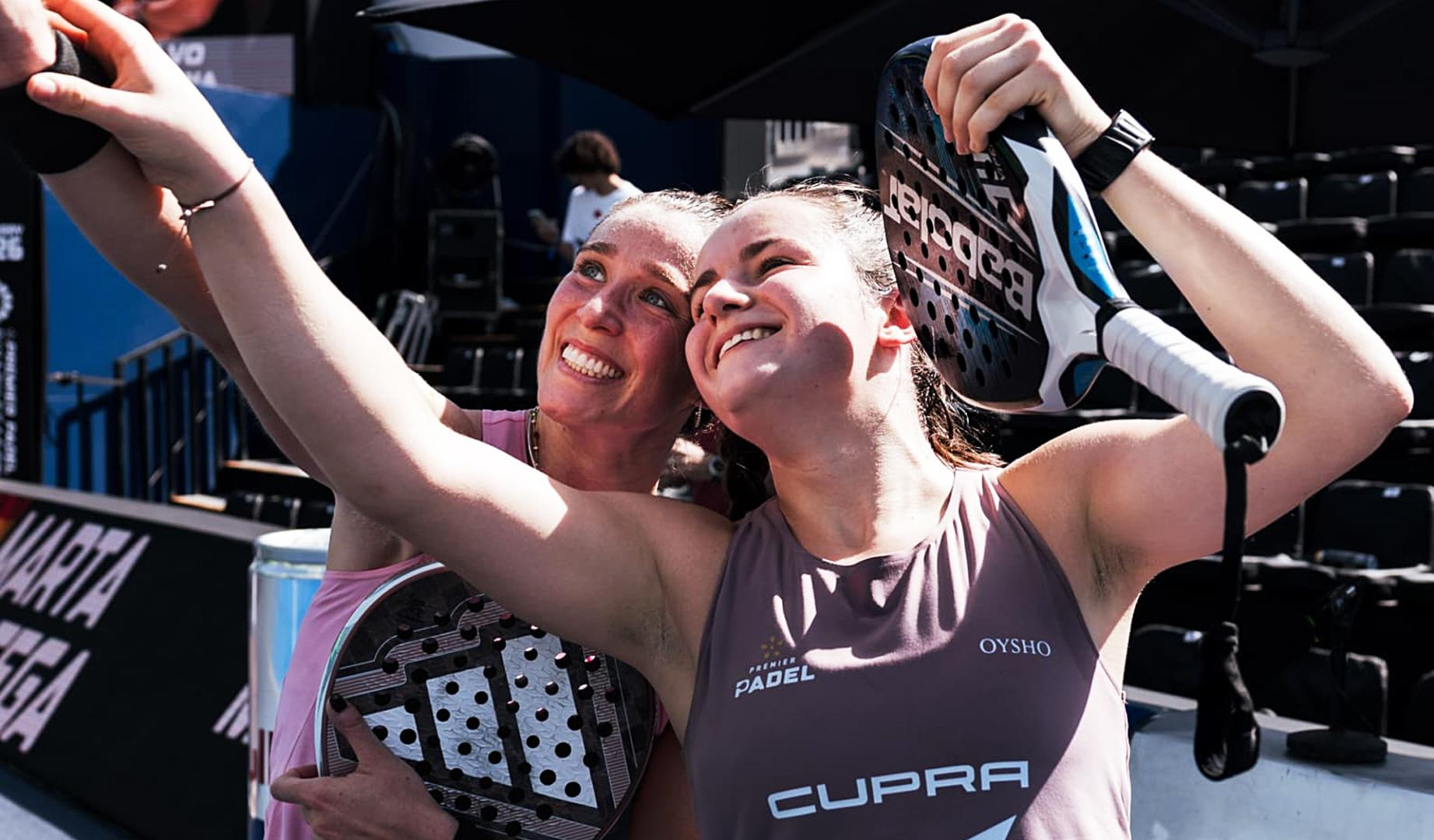 Marta Ortega y MArtina Calvo tras un partido del P1 de Riyad, primer torneo del año