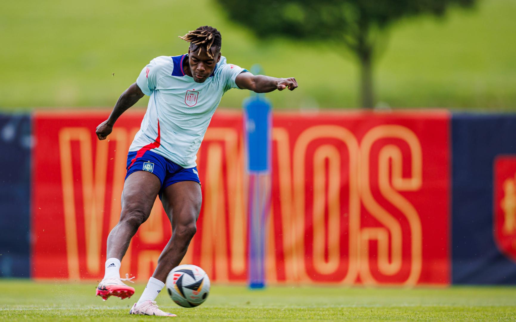 Nico Williams, en una sesión de entrenamiento con la selección
