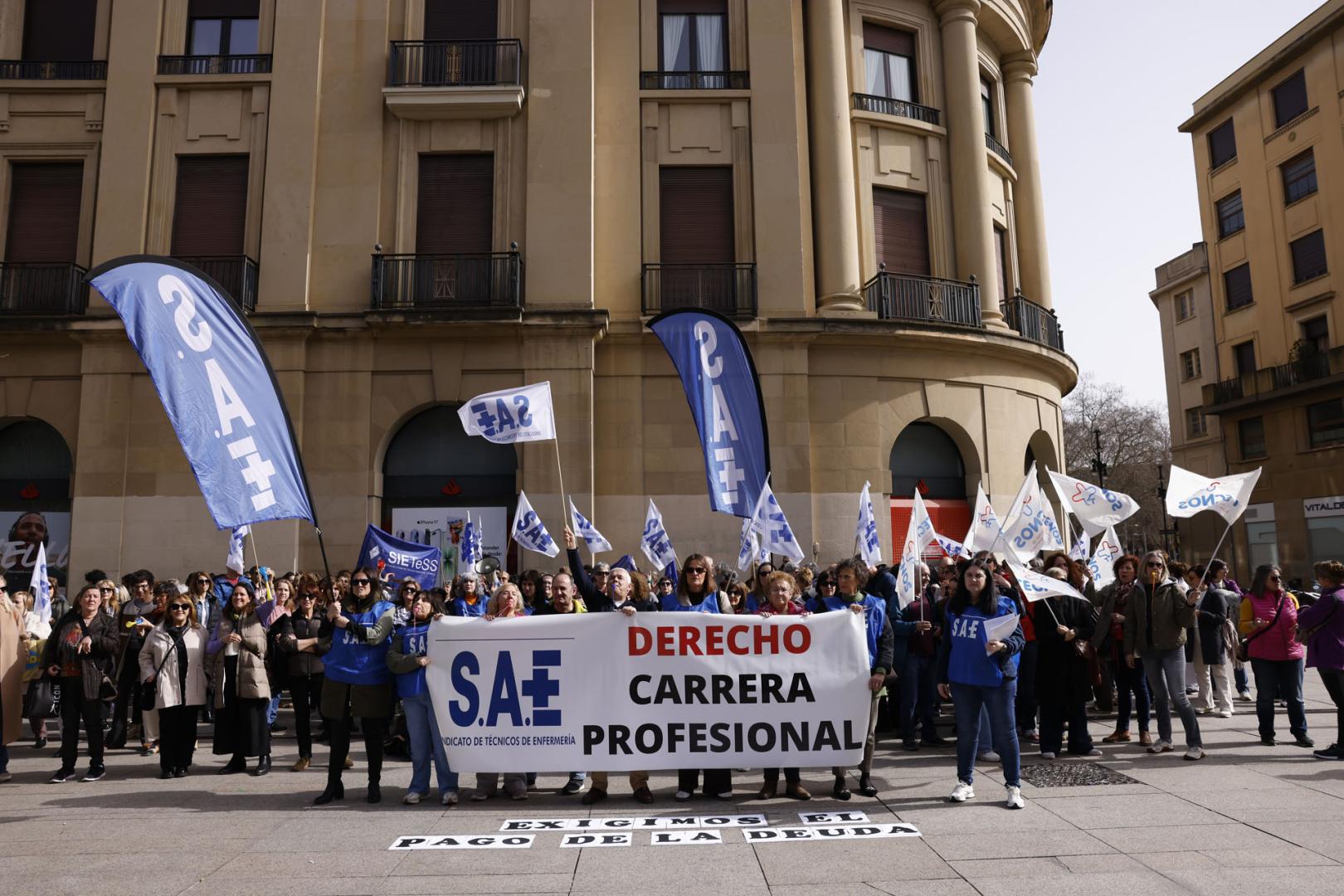 Protesta de los técnicos sanitarios frente al Palacio de Navarra