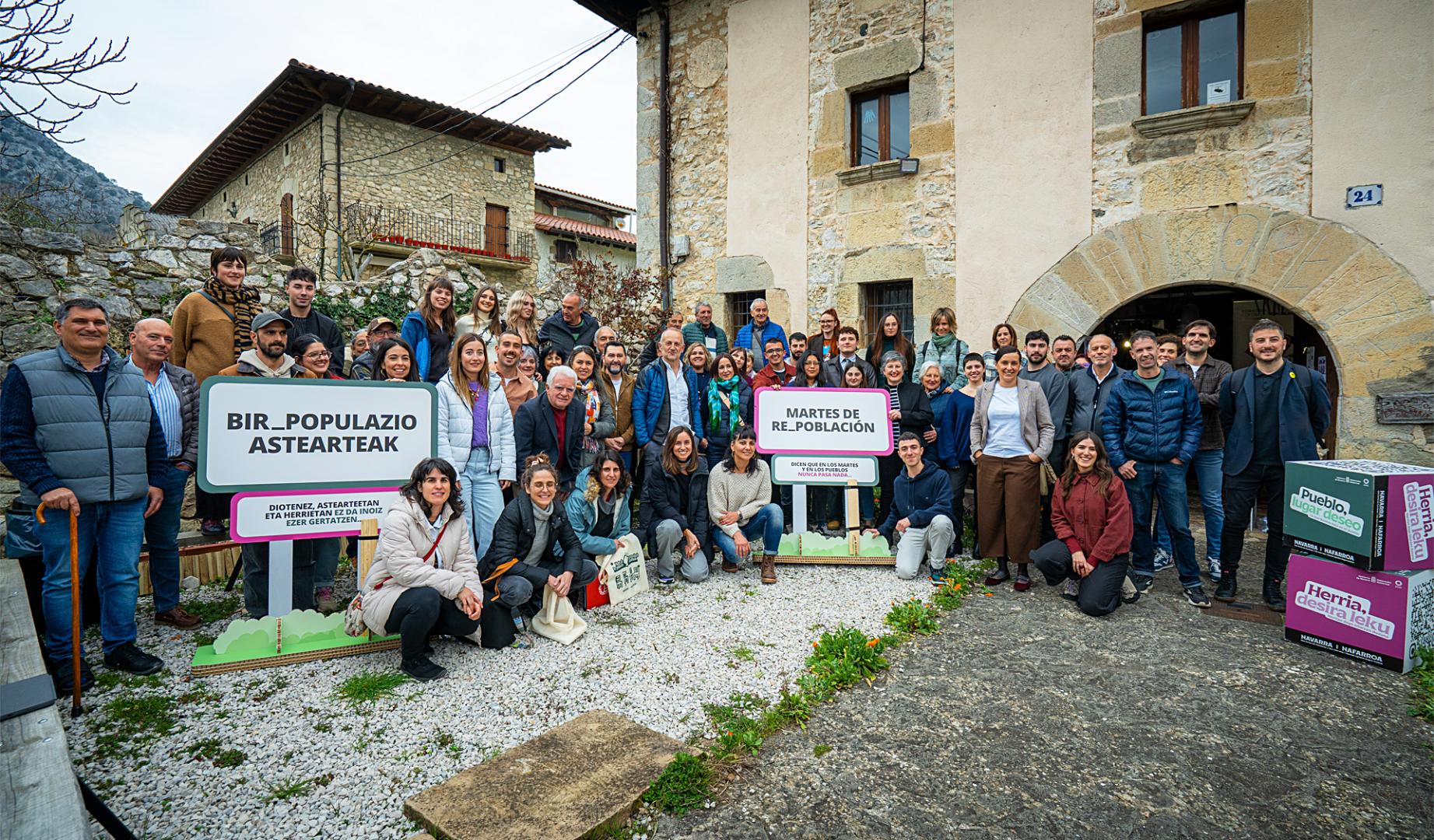 Foto de los asistentes y participantes en el segundo encuentro