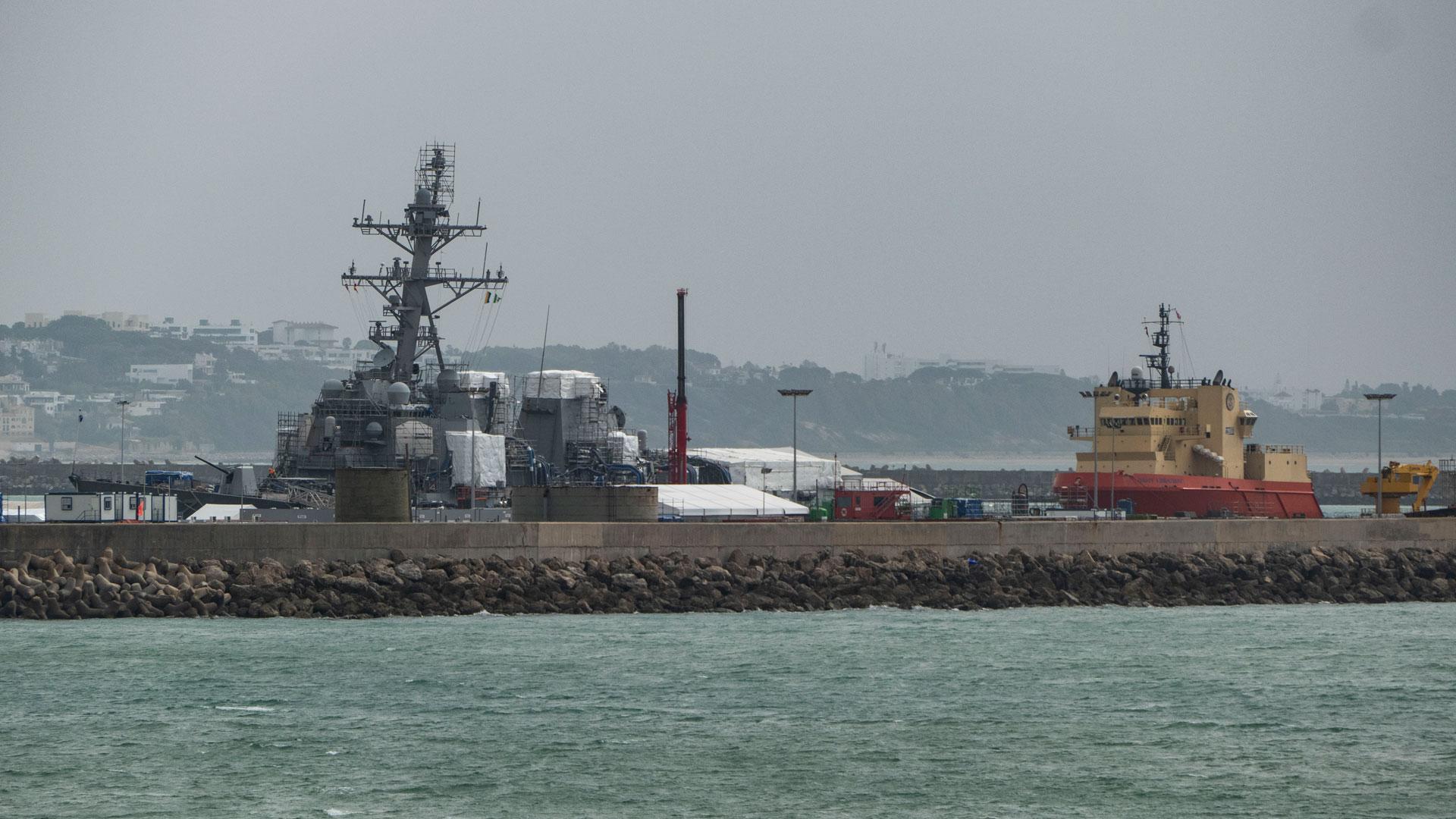 Un buque militar en la base Naval de Rota, este martes