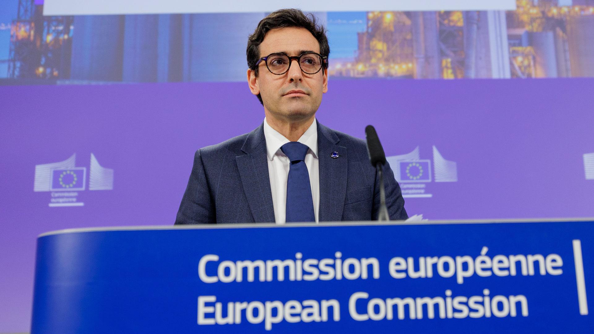 El vicepresidente ejecutivo de la Comisión Europea para la Prosperidad y la Estrategia Industrial, Stéphane Séjourne, durante la conferencia de prensa tras la reunión del Colegio de Comisarios