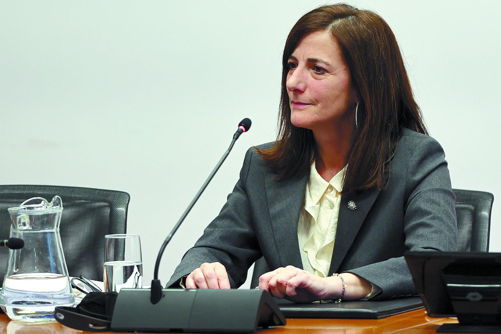 La directora de la Oficina de Buenas Prácticas y Anticorrupción, Edurne Eginoa, en su comparecencia en la comisión de investigación del Parlamento de Navarra