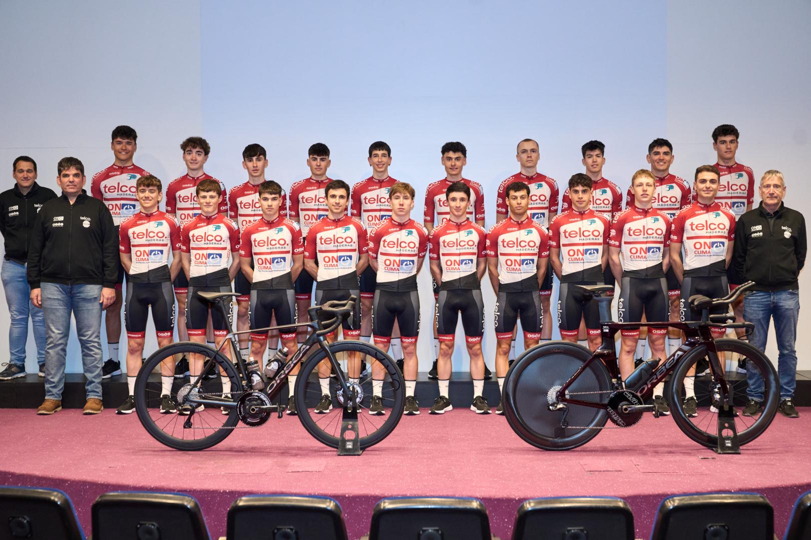 El equipo navarro cuenta este curso con veintidós ciclistas, flanqueados por sus técnicos y las bicicletas