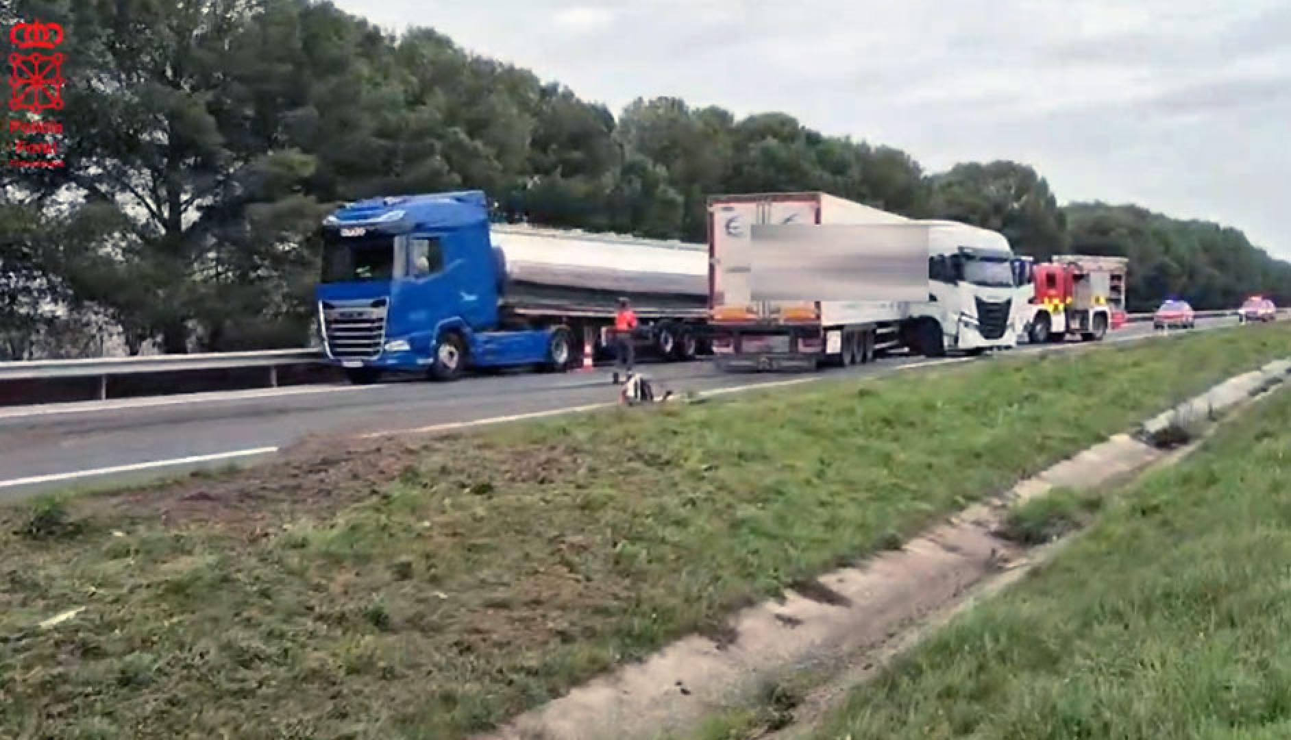Vídeo del aparatoso accidente de un camión registrado este jueves en la AP15 en Villafranca