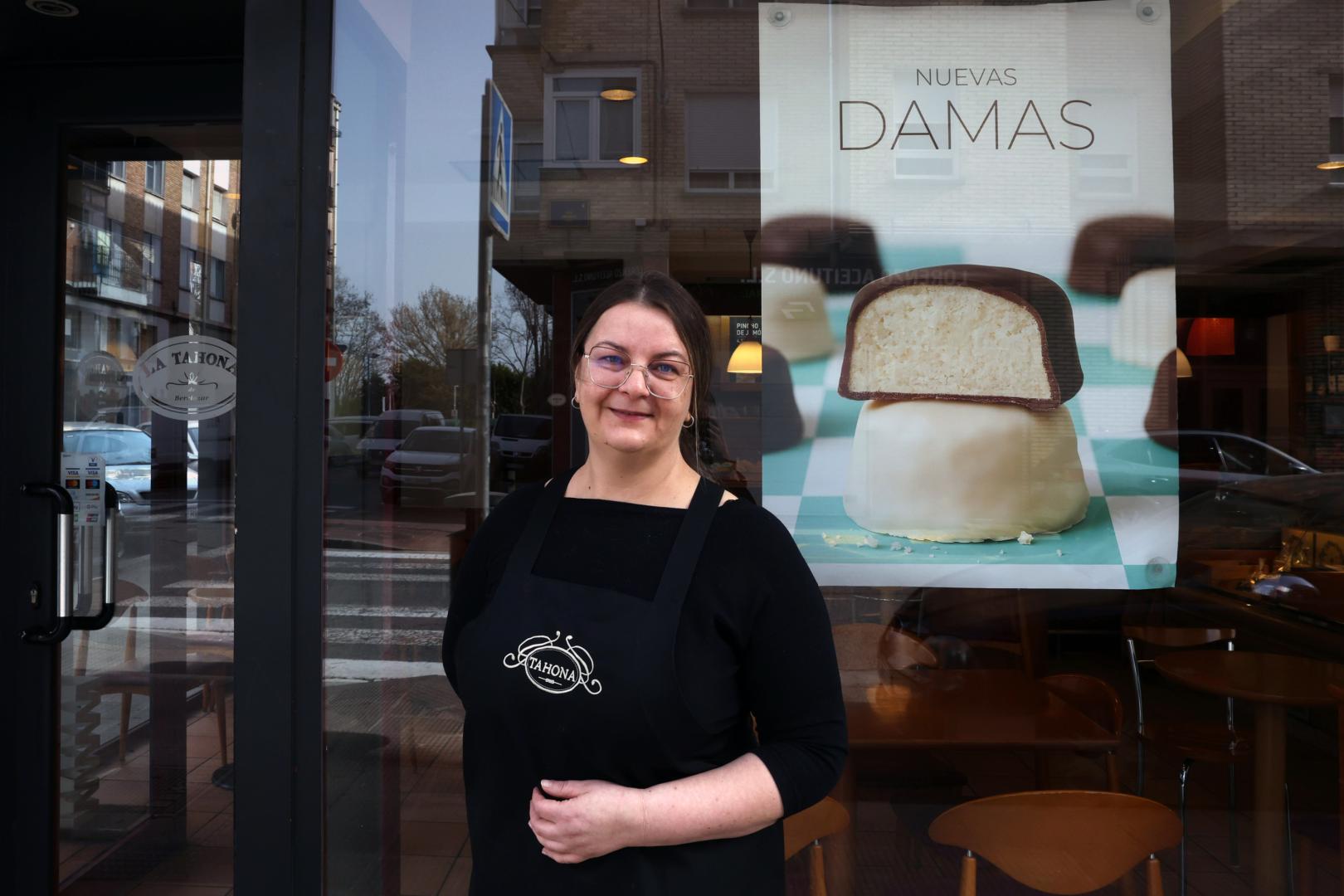 Catalina Janus, de 49 años, en la Tahona que regenta en Berriozar.