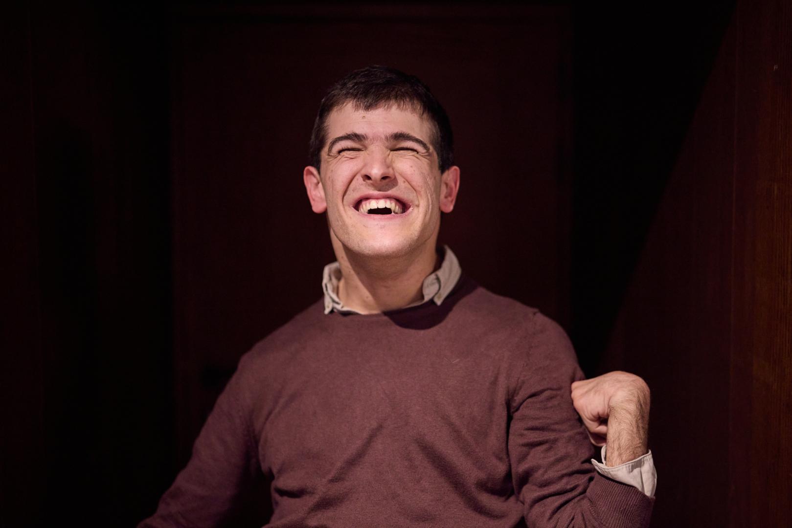 Juan Encío Avello, donostiarra de 26 años, con parálisis cerebral y autor del libro 'Desde el dolor a ti grito'
