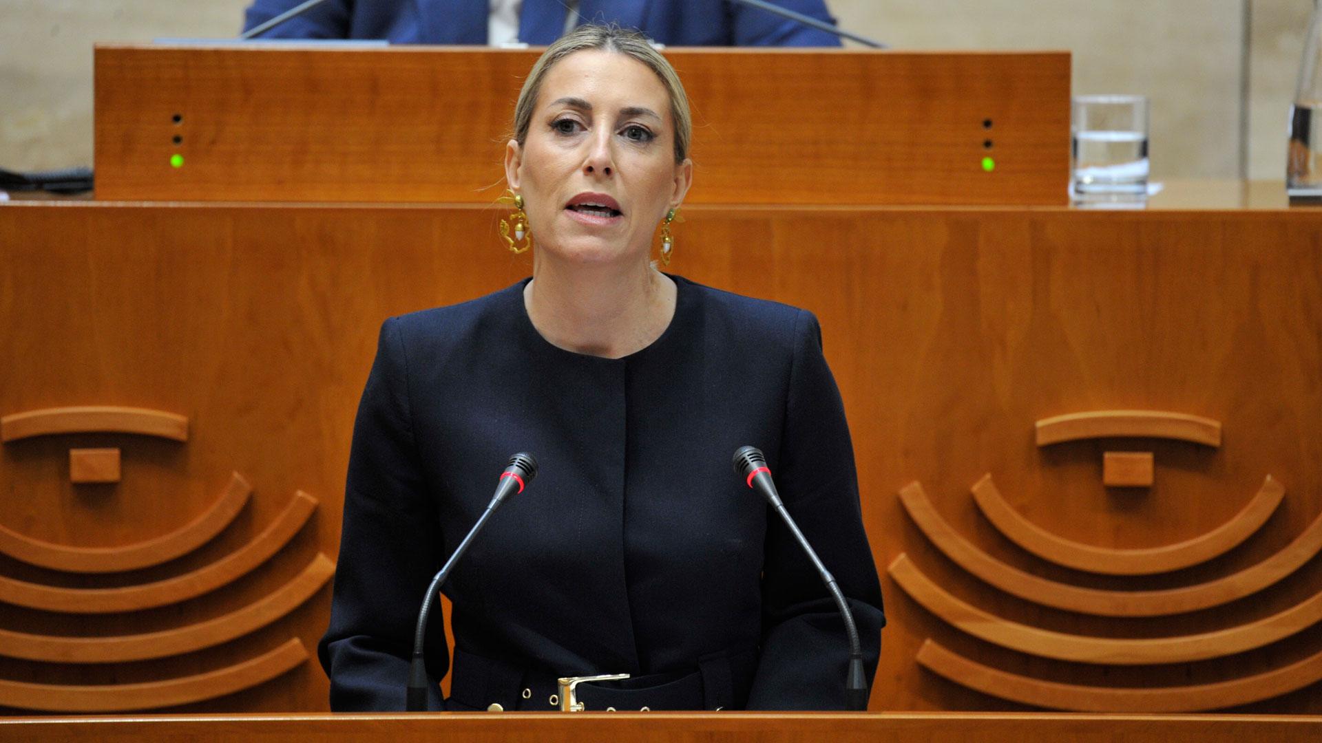 La candidata a la Presidencia de la Junta de Extremadura, María Guardiola, en su turno de intervención en la segunda votación para su investidura este viernes
